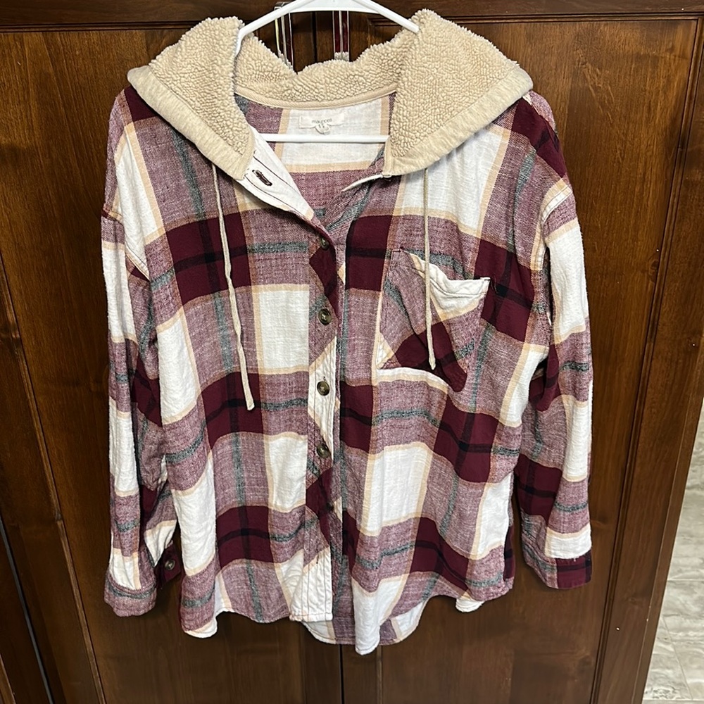 Maurices size XL plaid button up shirt. Great fall piece!